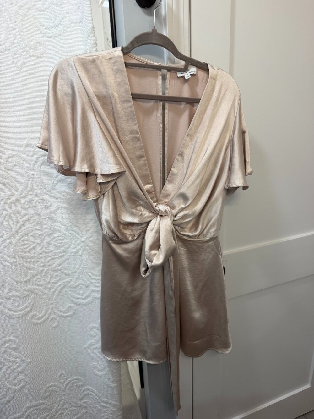 Women's short keyhole back romper size L